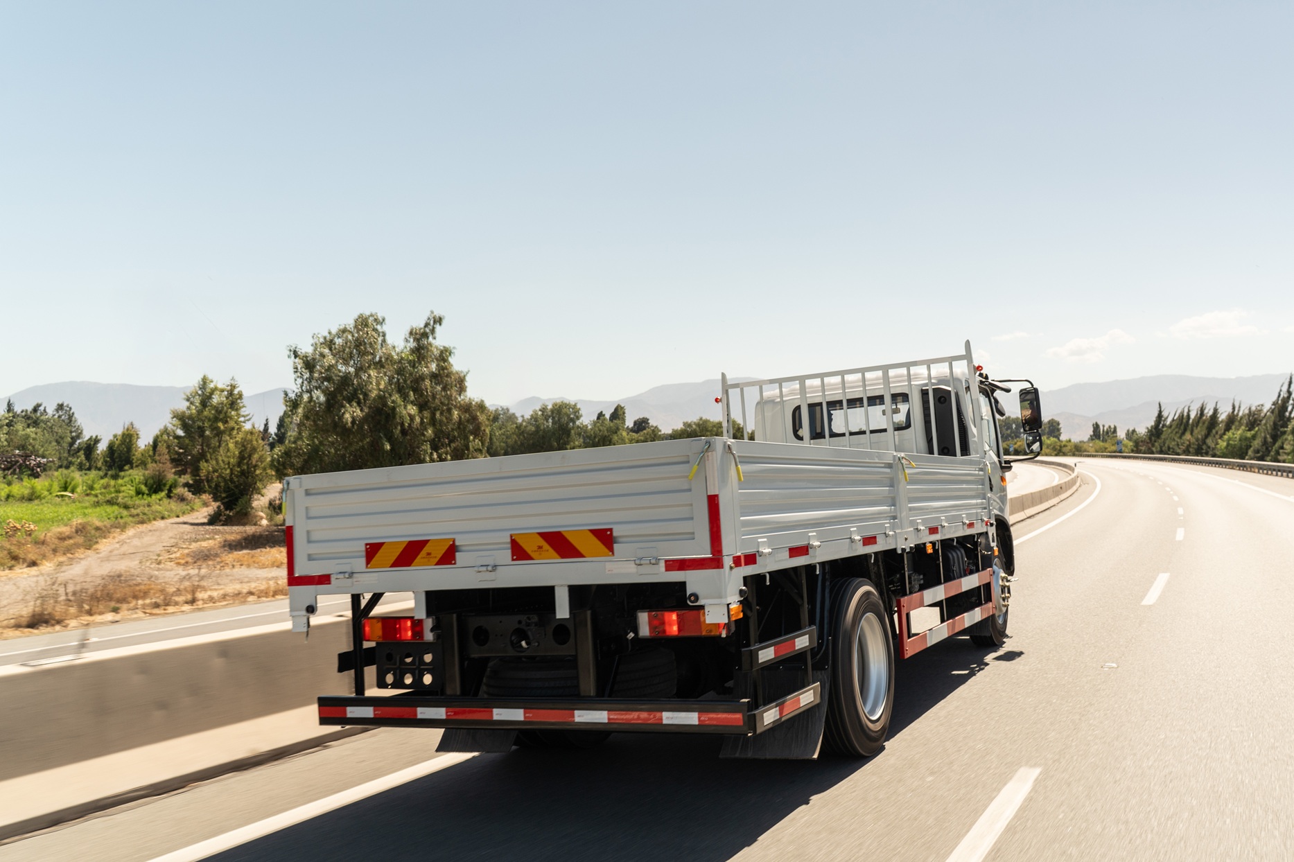 CAPACIDAD DE CARGA HASTA 4.910 KG CAPACIDAD DE CARGA HASTA 4.910 KG